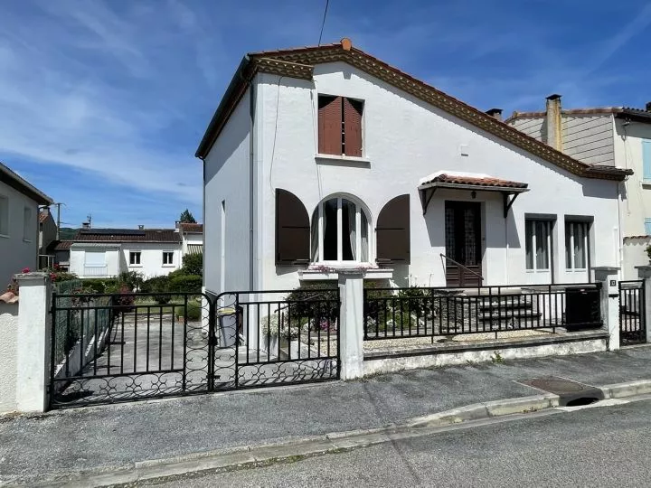 MAISON DE VILLE AVEC JARDIN